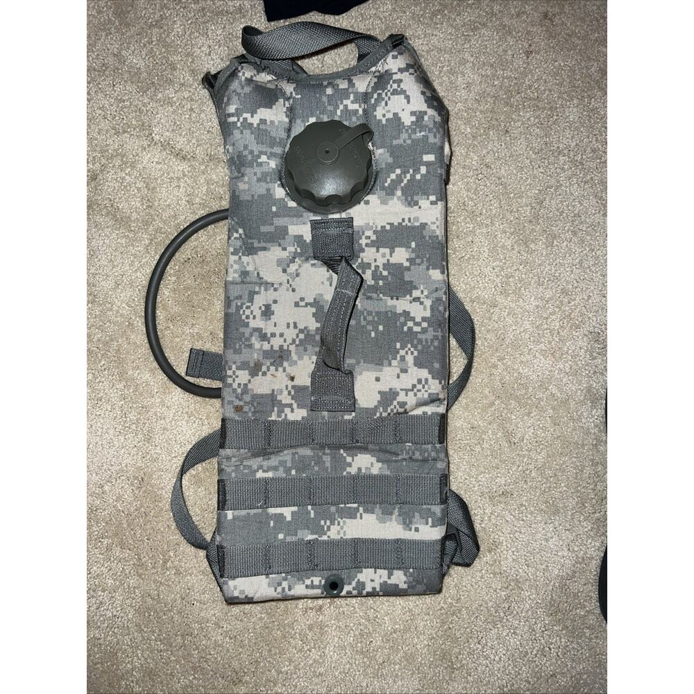 USGI MOLLE Hydration System+100oz/3L Bladder ACU Digital Army Camelbak NEW